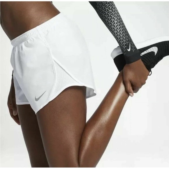NEW Nike Women's Tempo Modern Embossed 4" WHITE Running Shorts AJ4713-100 L - Picture 2 of 9